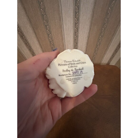 Thomas Kinkade Portraits Of Style Collection- Strolling The Board Walk Figurine - Picture 7 of 10